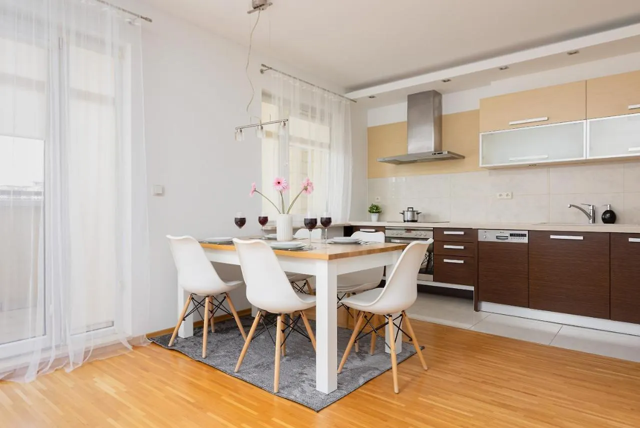 Spacious Apartment Palac Jana III Wilanow By Noclegi Renters Warsaw Poland