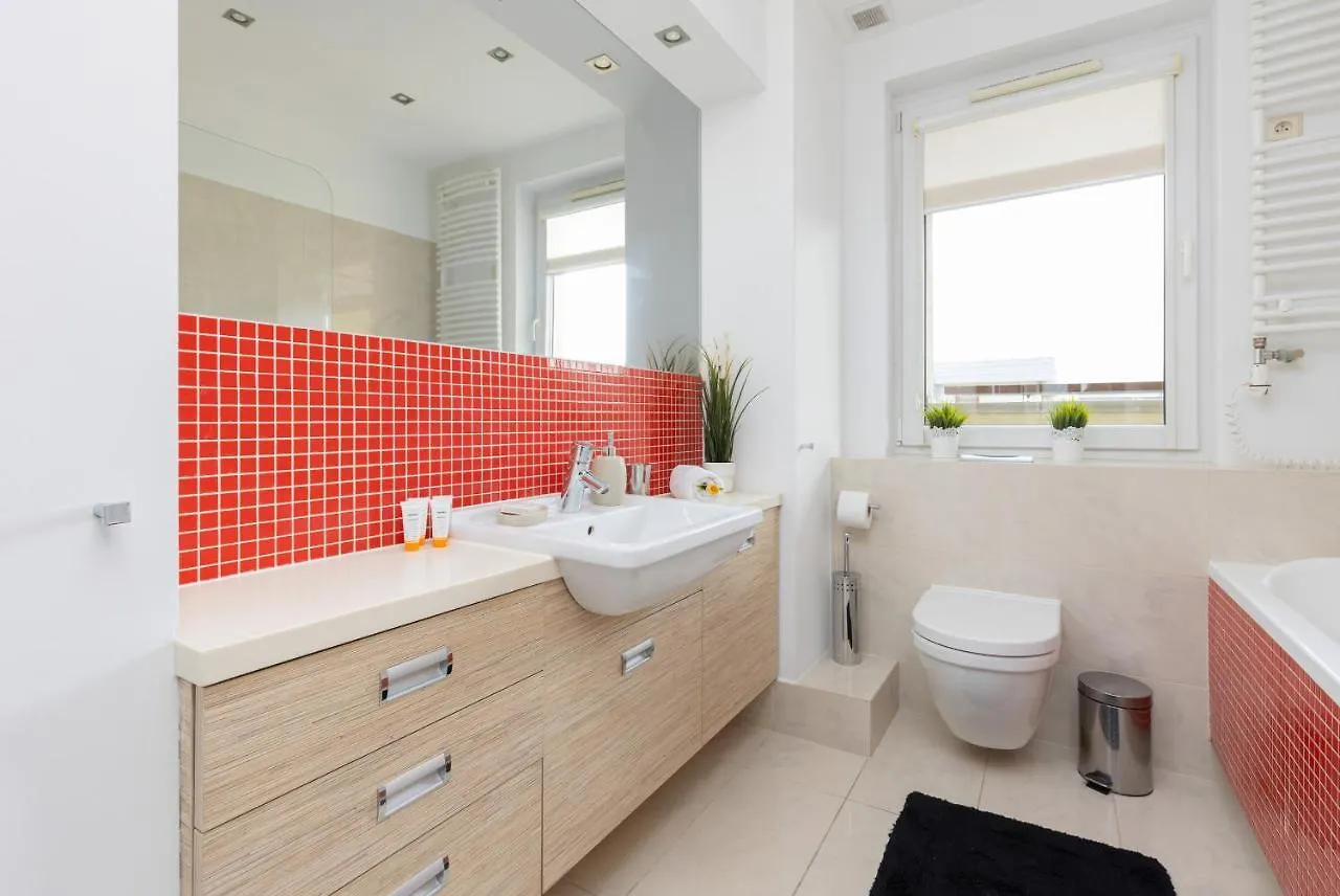 Spacious Apartment Pałac Jana III Wilanów by Renters Warszawa